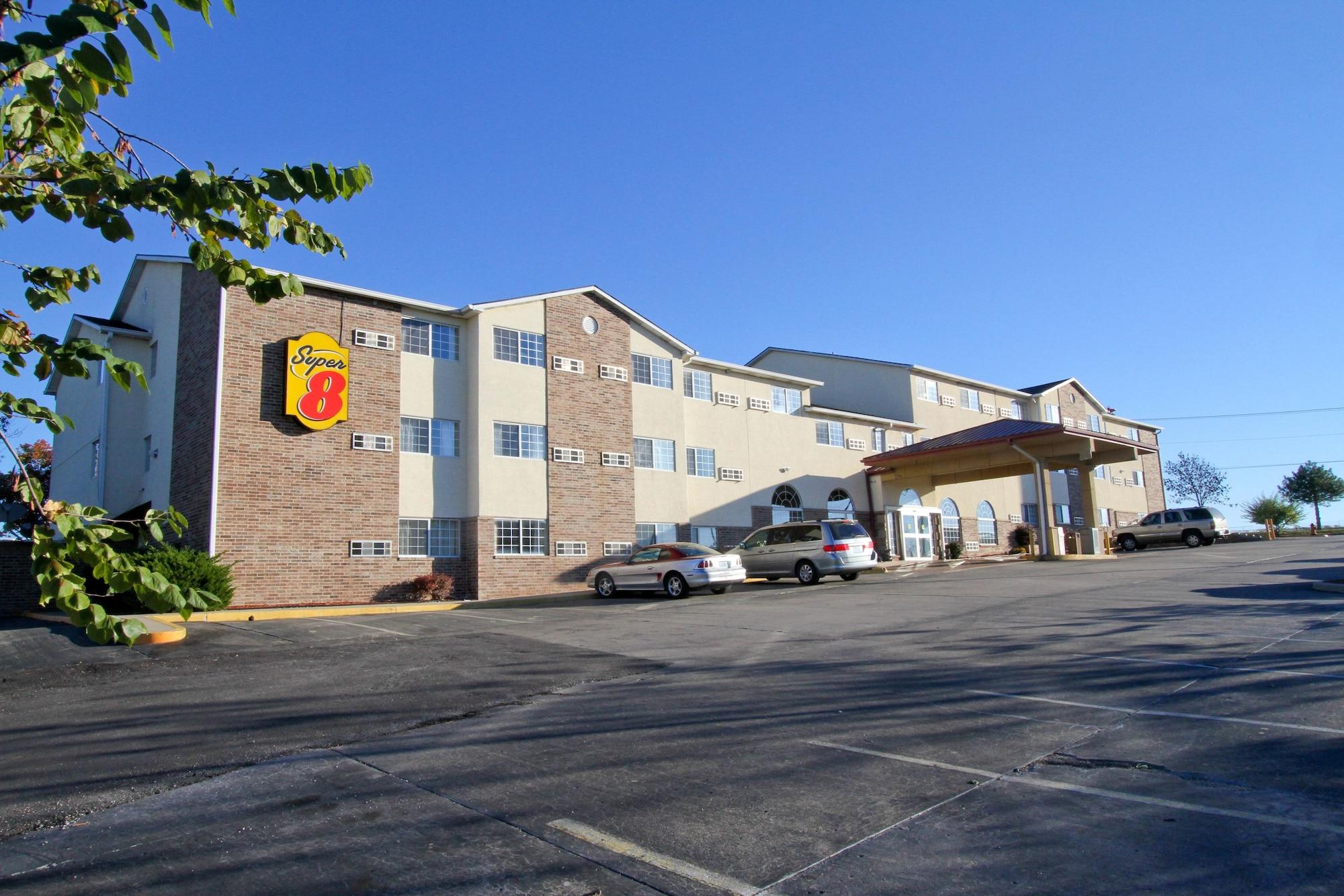 Super 8 By Wyndham Kansas City Exterior photo