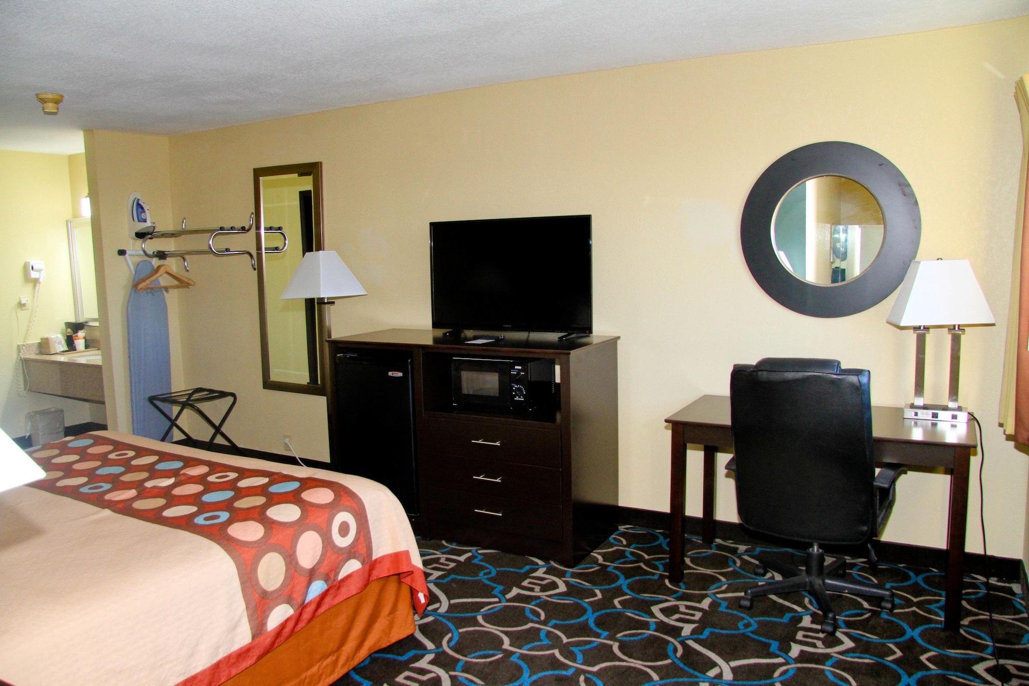 Super 8 By Wyndham Kansas City Exterior photo