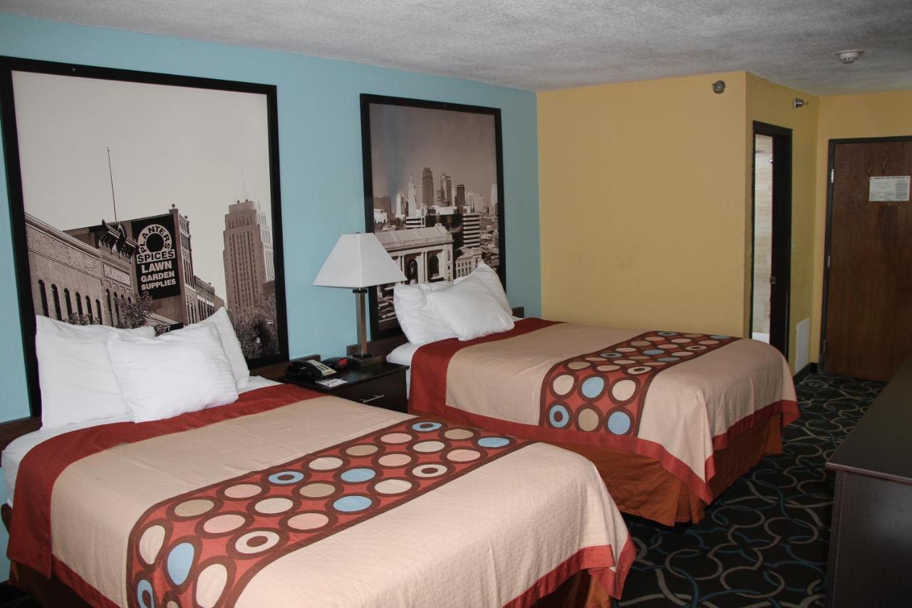 Super 8 By Wyndham Kansas City Exterior photo
