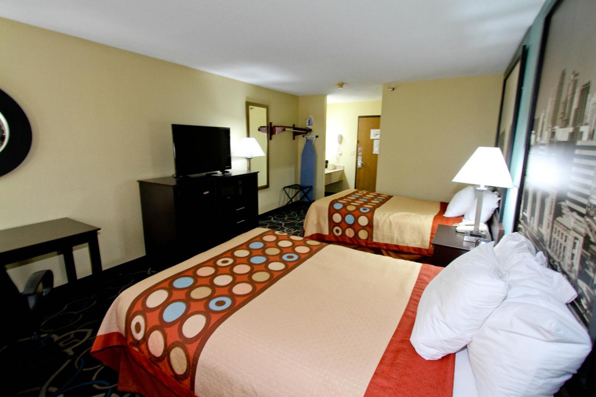 Super 8 By Wyndham Kansas City Exterior photo