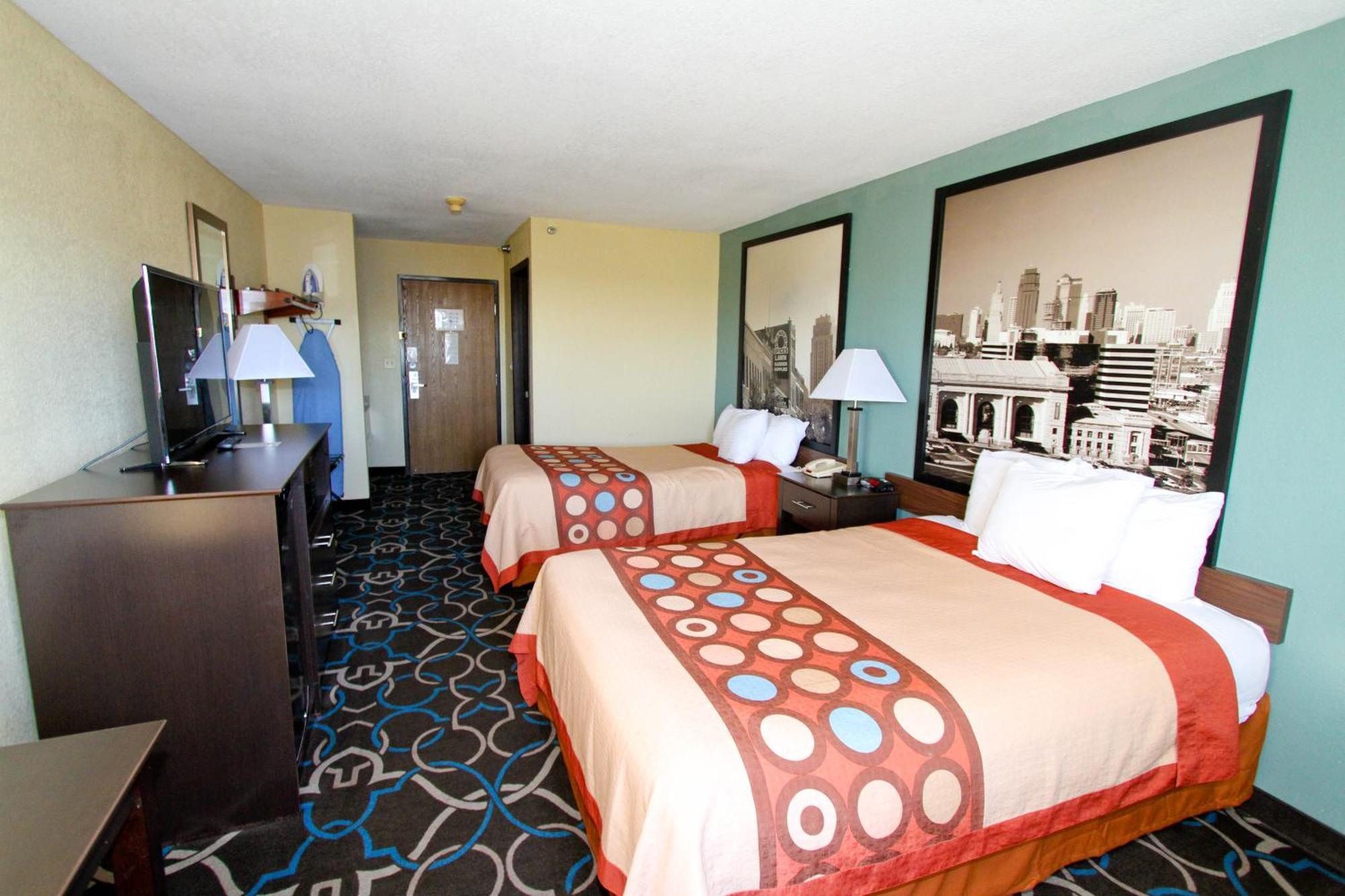 Super 8 By Wyndham Kansas City Exterior photo