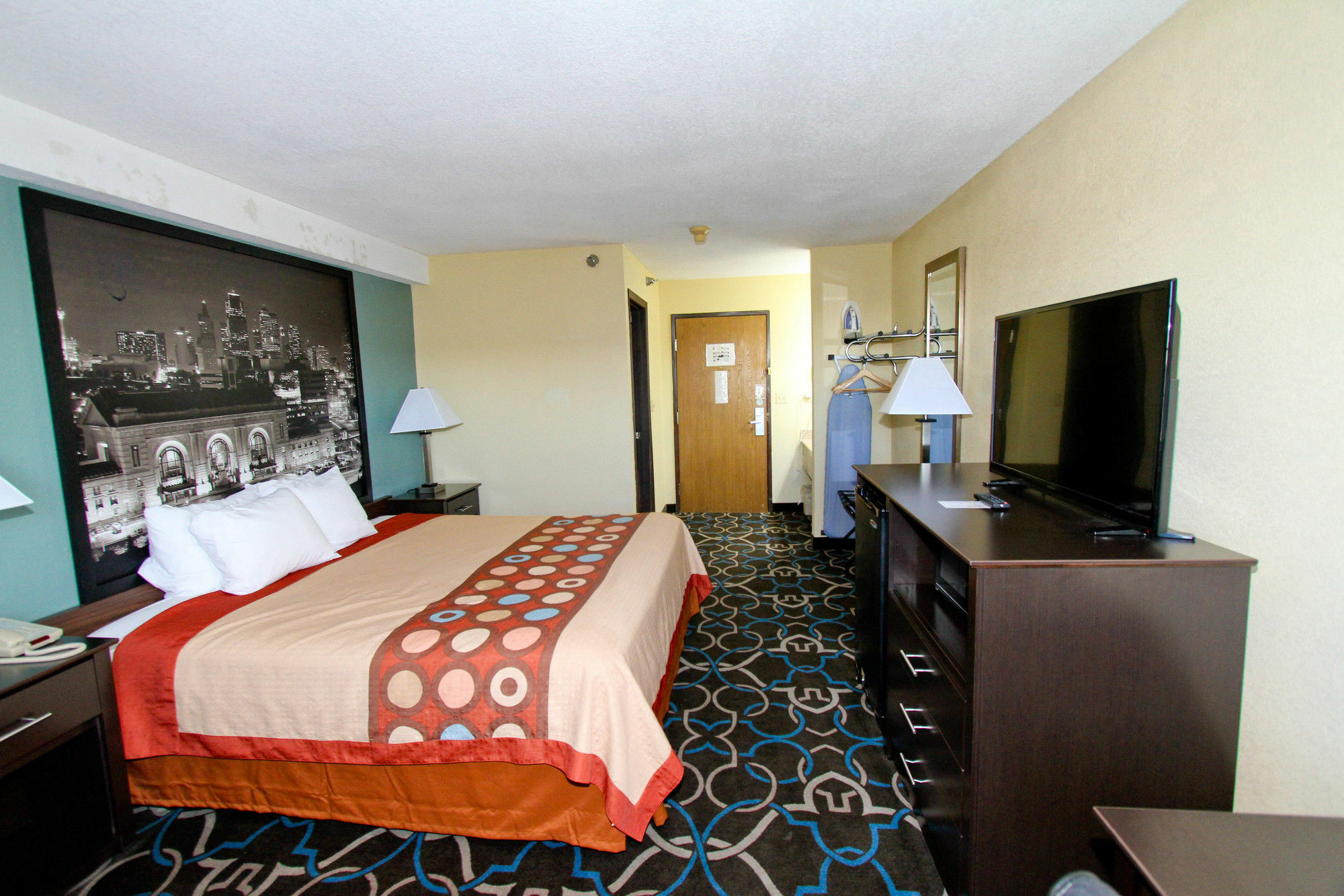 Super 8 By Wyndham Kansas City Exterior photo