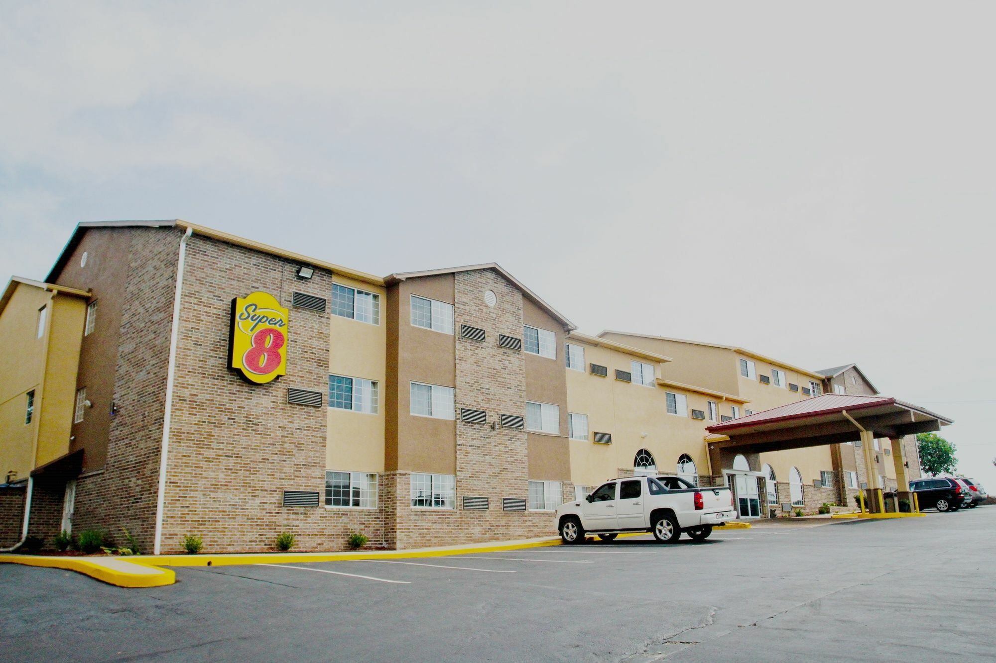 Super 8 By Wyndham Kansas City Exterior photo