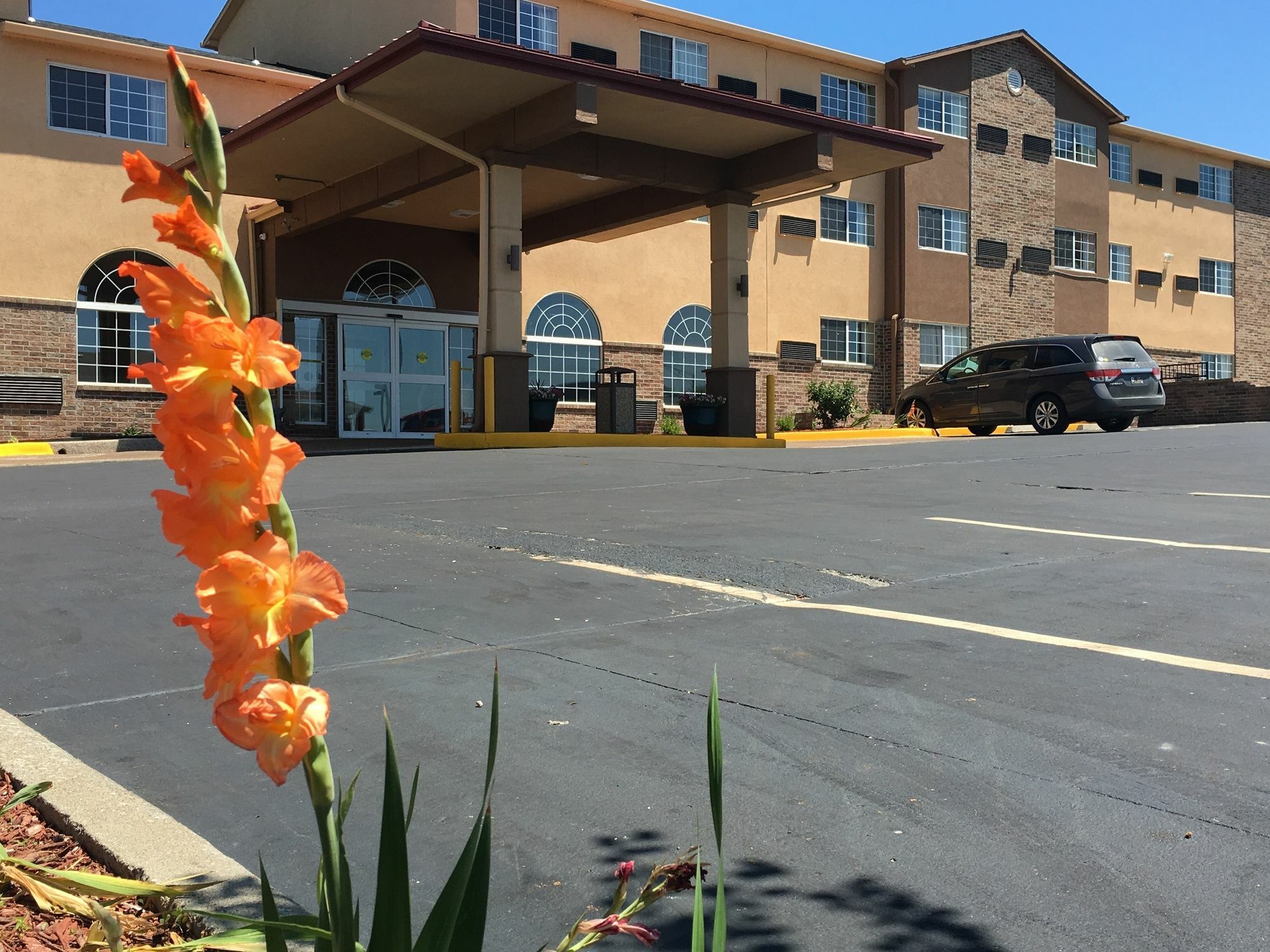 Super 8 By Wyndham Kansas City Exterior photo